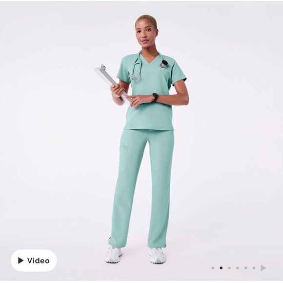 FIGS Casma Three Pocket Scrub Top in Aqua Blue Size XS - Picture 8 of 10